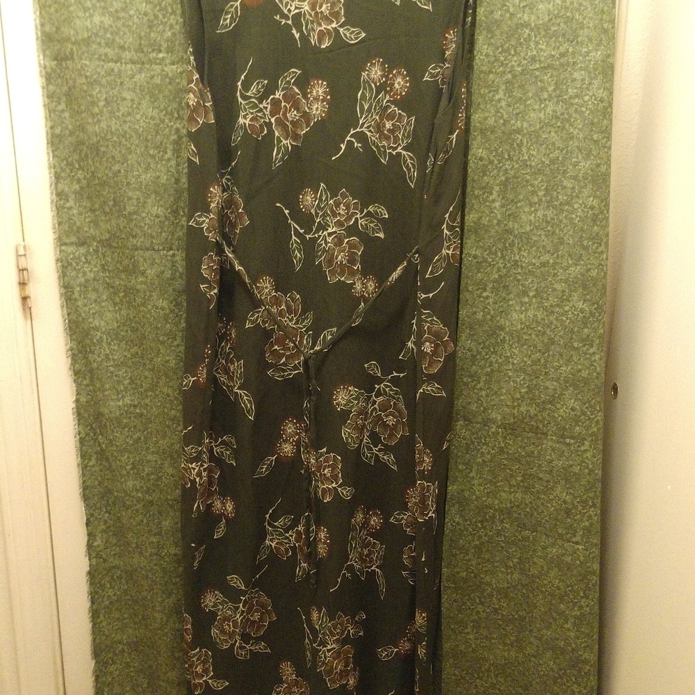 Dress - Picture 6 of 6